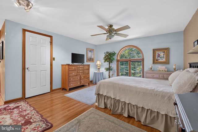 2861 SPRING VALLEY RD, Lancaster, PA 17601
