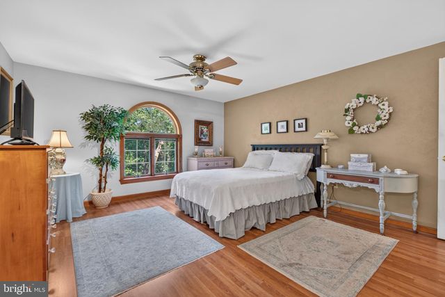 2861 SPRING VALLEY RD, Lancaster, PA 17601