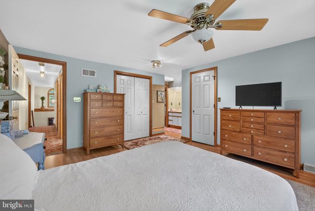 2861 SPRING VALLEY RD, Lancaster, PA 17601