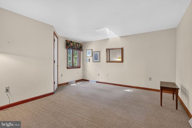 2861 SPRING VALLEY RD, Lancaster, PA 17601