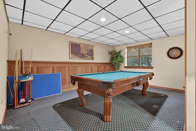 2861 SPRING VALLEY RD, Lancaster, PA 17601