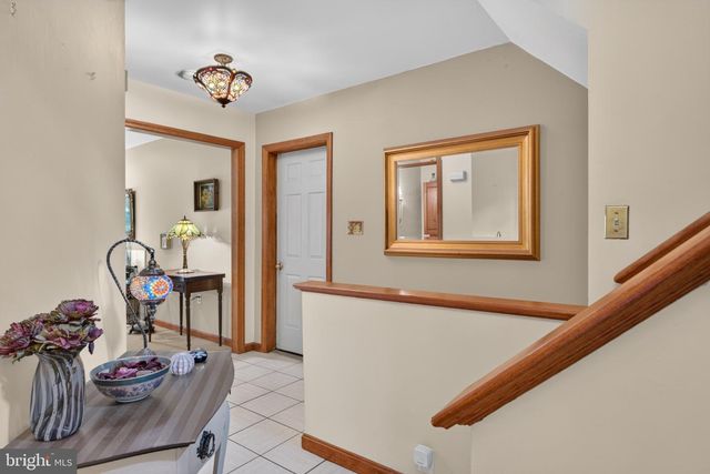 2861 SPRING VALLEY RD, Lancaster, PA 17601