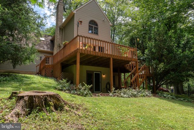 2861 SPRING VALLEY RD, Lancaster, PA 17601