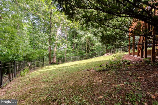 2861 SPRING VALLEY RD, Lancaster, PA 17601