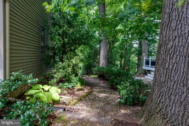 2861 SPRING VALLEY RD, Lancaster, PA 17601