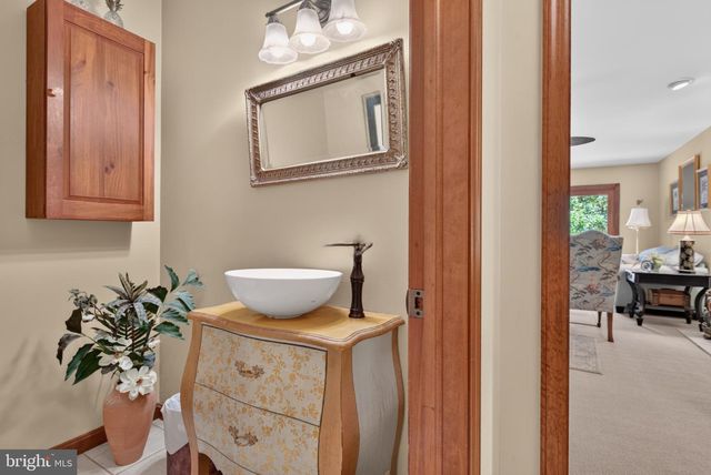 2861 SPRING VALLEY RD, Lancaster, PA 17601