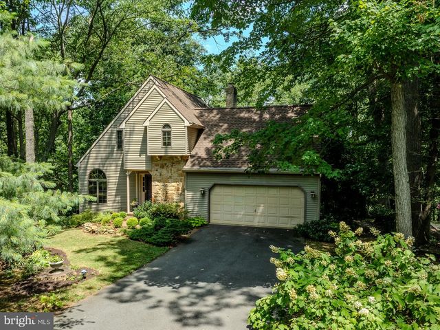 2861 SPRING VALLEY RD, Lancaster, PA 17601