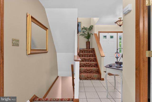 2861 SPRING VALLEY RD, Lancaster, PA 17601