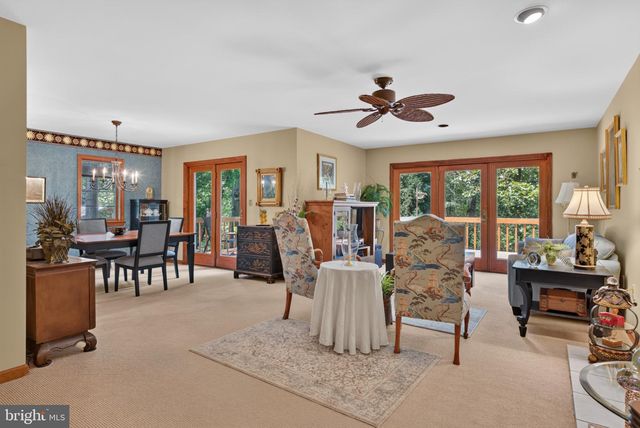 2861 SPRING VALLEY RD, Lancaster, PA 17601