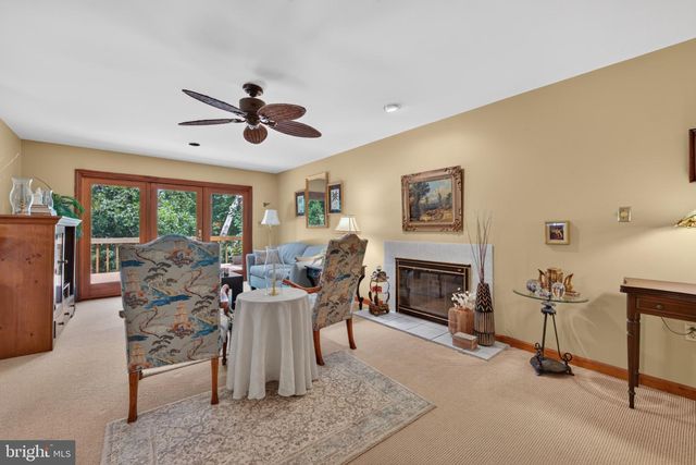 2861 SPRING VALLEY RD, Lancaster, PA 17601