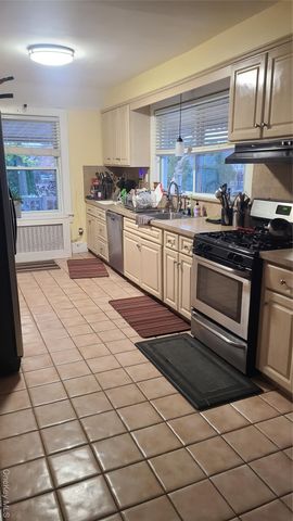 2 Addison Lane, Greenvale, NY 11548