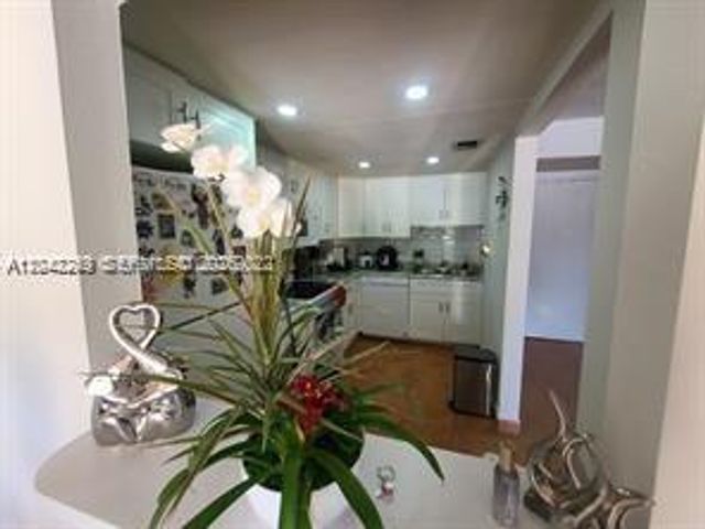 20 NW 87th Avenue A214, Miami, FL 33172