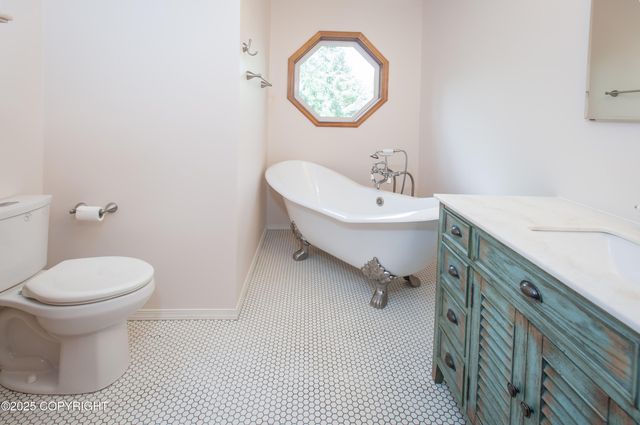 39 Lake Road, Ketchikan, AK 99901