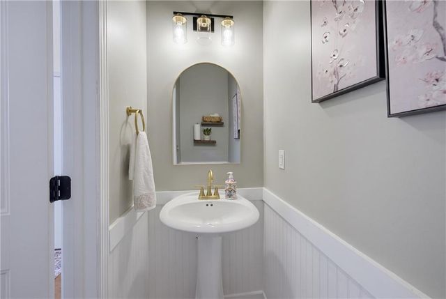 2149 Shadow Oak Trail, Loganville, GA 30052