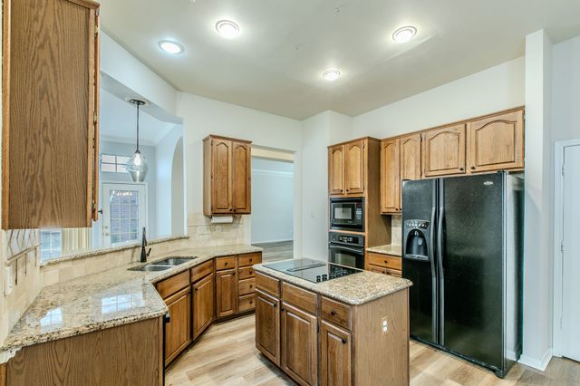 3107 Lake Oak Drive, Arlington, TX 76017