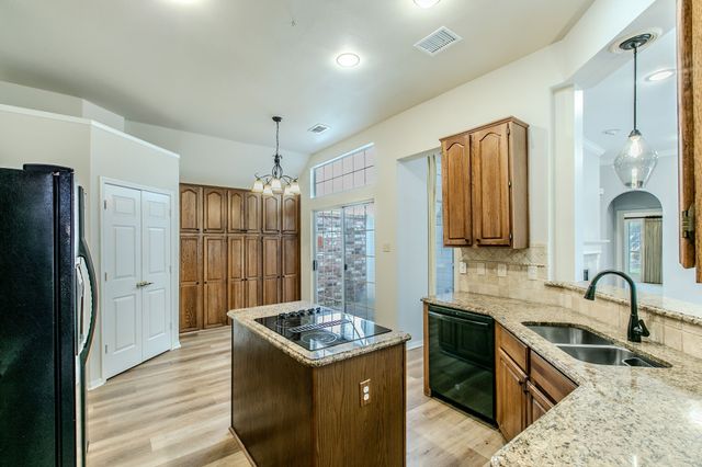 3107 Lake Oak Drive, Arlington, TX 76017