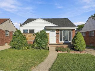 22786 Saxony Avenue, Eastpointe, MI 48021