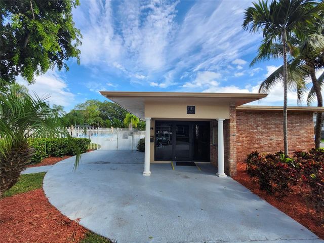 1201 Hillcrest Court 105, Hollywood, FL 33021