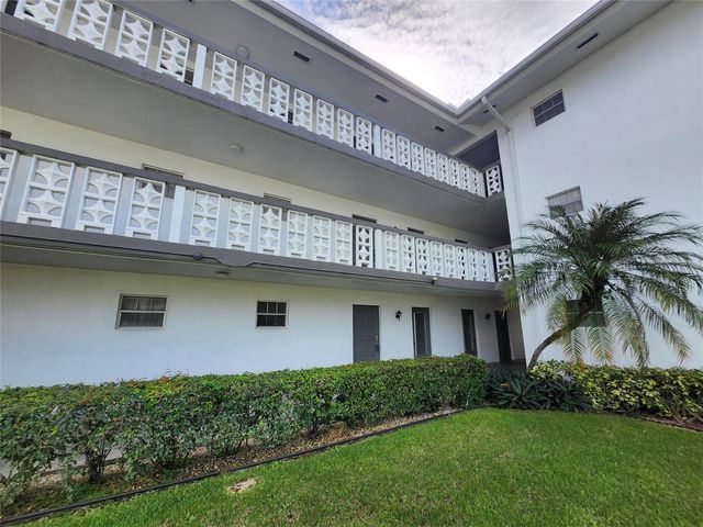 1201 Hillcrest Court 105, Hollywood, FL 33021