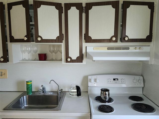 1201 Hillcrest Court 105, Hollywood, FL 33021