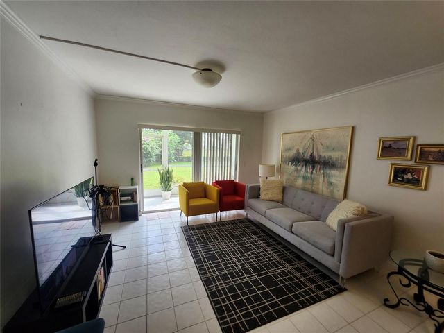 1201 Hillcrest Court 105, Hollywood, FL 33021