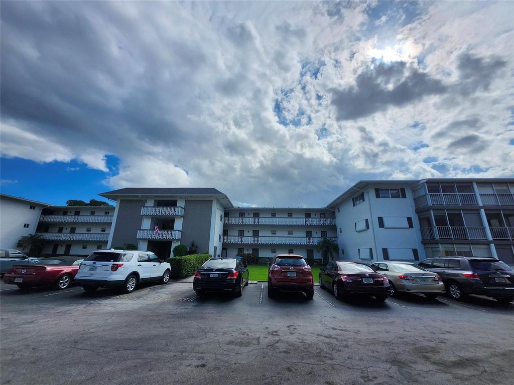 1201 Hillcrest Court 105, Hollywood, FL 33021