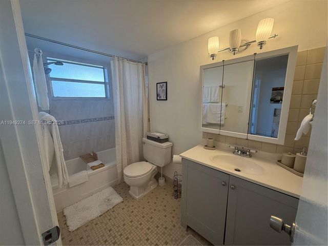 1400 Tallwood Avenue 103, Hollywood, FL 33021