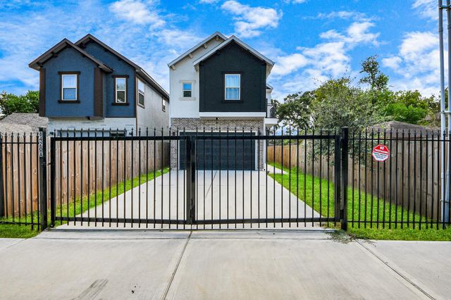 8420A Lanewood Drive, Houston, TX 77016