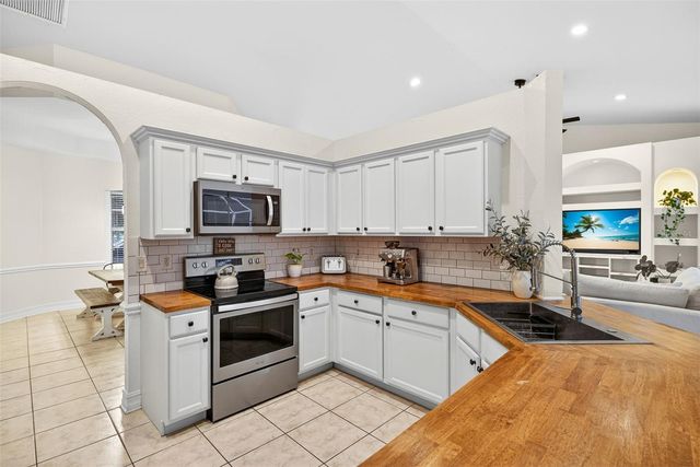 5791 GOLDEN GATE PARKWAY, Naples, FL 34116