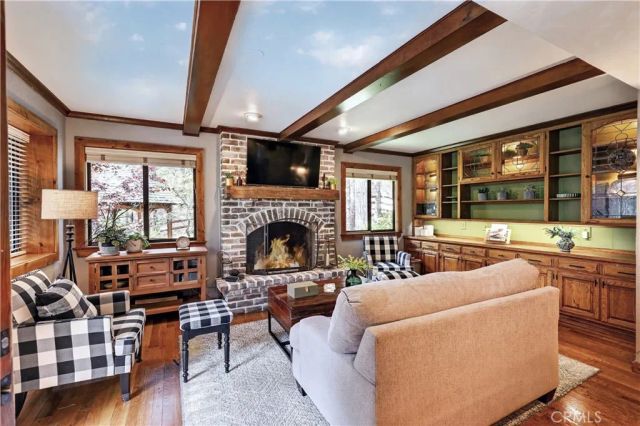 360 Riviera Drive, Lake Arrowhead, CA 92352