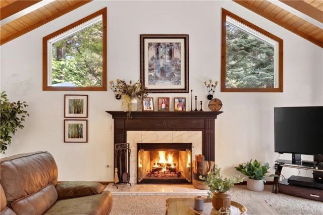 360 Riviera Drive, Lake Arrowhead, CA 92352