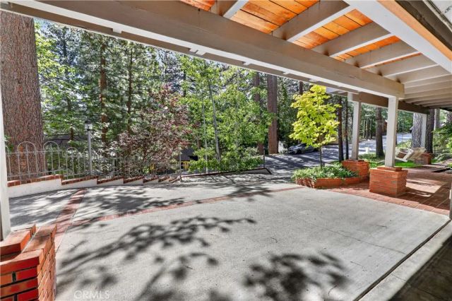 360 Riviera Drive, Lake Arrowhead, CA 92352