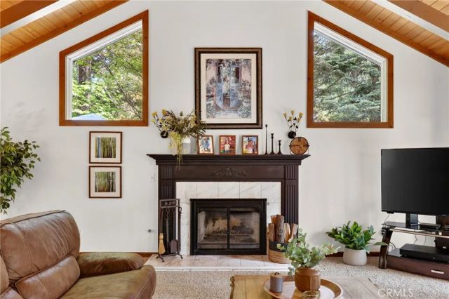 360 Riviera Drive, Lake Arrowhead, CA 92352