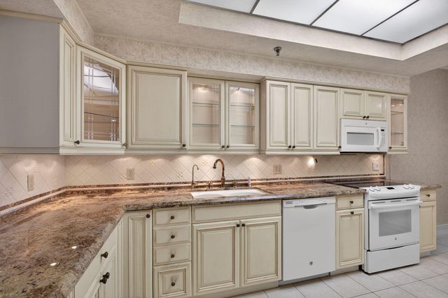 11390 Twelve Oaks Way 420, North Palm Beach, FL 33408