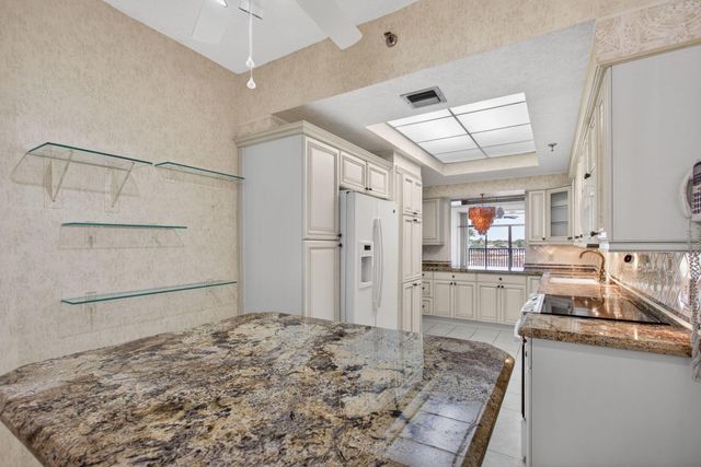 11390 Twelve Oaks Way 420, North Palm Beach, FL 33408