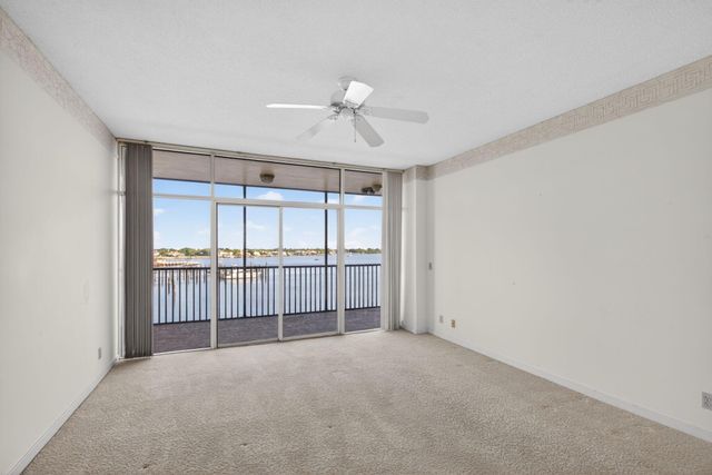 11390 Twelve Oaks Way 420, North Palm Beach, FL 33408