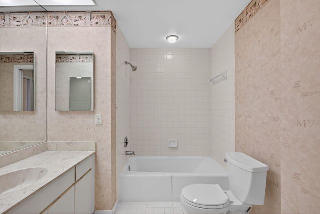 11390 Twelve Oaks Way 420, North Palm Beach, FL 33408