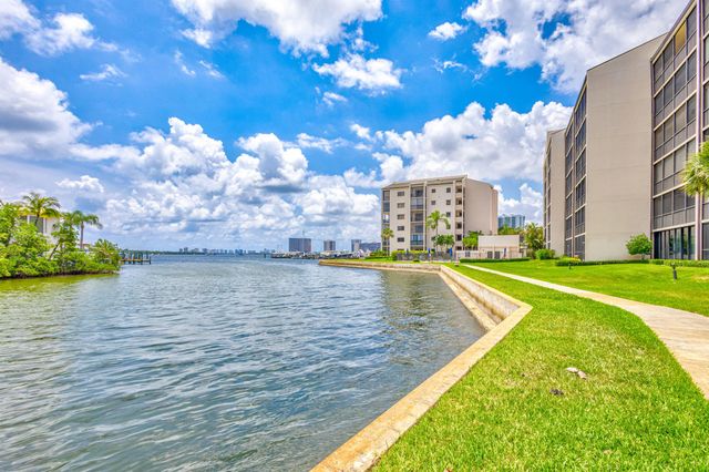 11390 Twelve Oaks Way 420, North Palm Beach, FL 33408