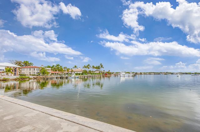 11390 Twelve Oaks Way 420, North Palm Beach, FL 33408