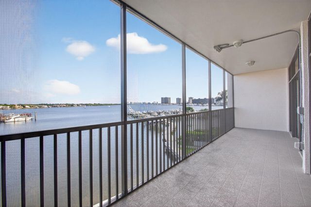 11390 Twelve Oaks Way 420, North Palm Beach, FL 33408