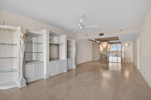 11390 Twelve Oaks Way 420, North Palm Beach, FL 33408