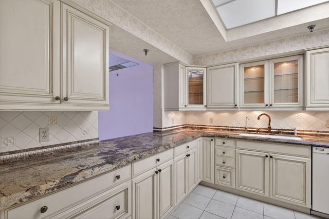 11390 Twelve Oaks Way 420, North Palm Beach, FL 33408