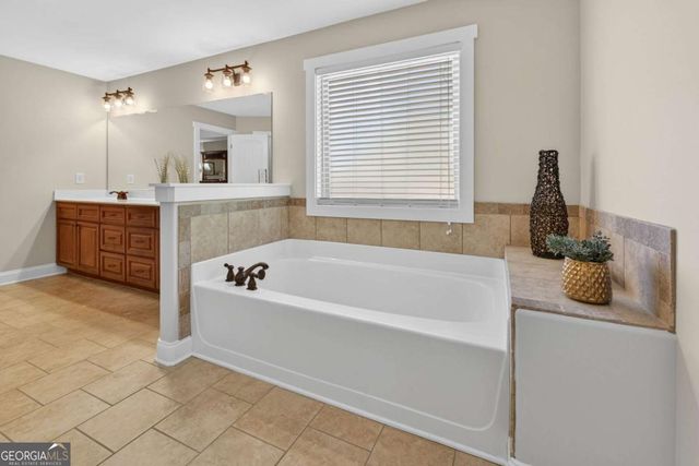 3 Westwood Lake Drive, Newnan, GA 30263