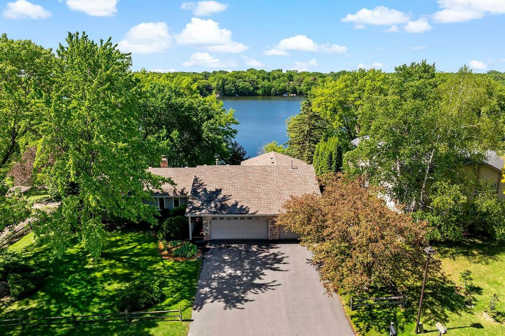 15466 Village Woods Drive, Eden Prairie, MN 55347