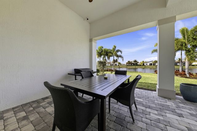 10332 Northbrook Circle, Palm Beach Gardens, FL 33412