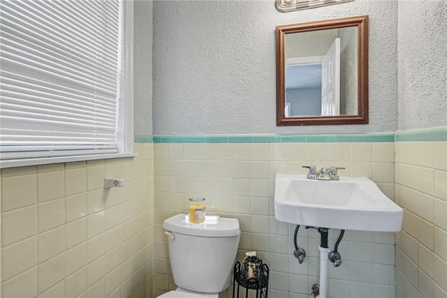 4909 Holmes Dr, Corpus Christi, TX 78411