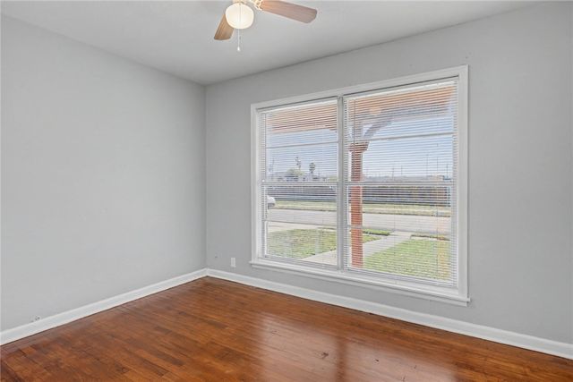 4909 Holmes Dr, Corpus Christi, TX 78411