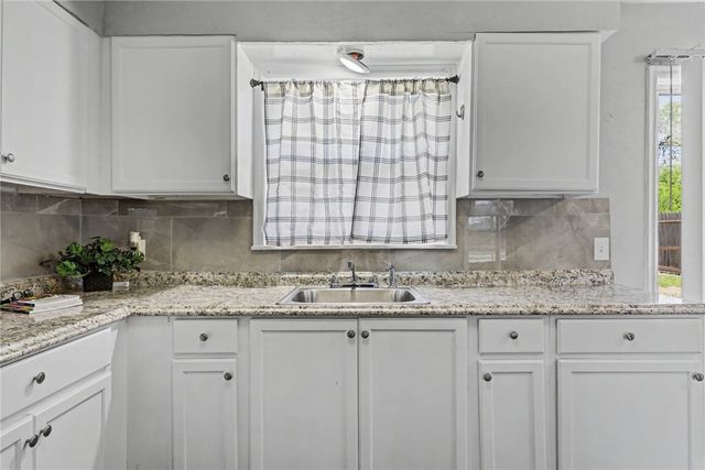 4909 Holmes Dr, Corpus Christi, TX 78411