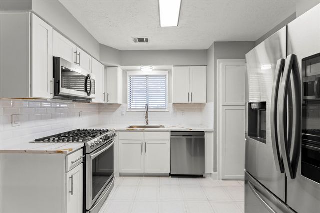 1735 Eastfield Drive, Missouri City, TX 77459