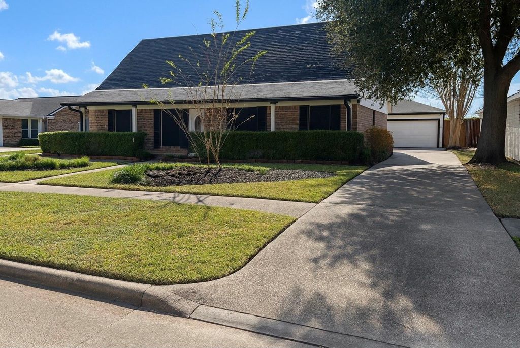 1735 Eastfield Drive, Missouri City, TX 77459